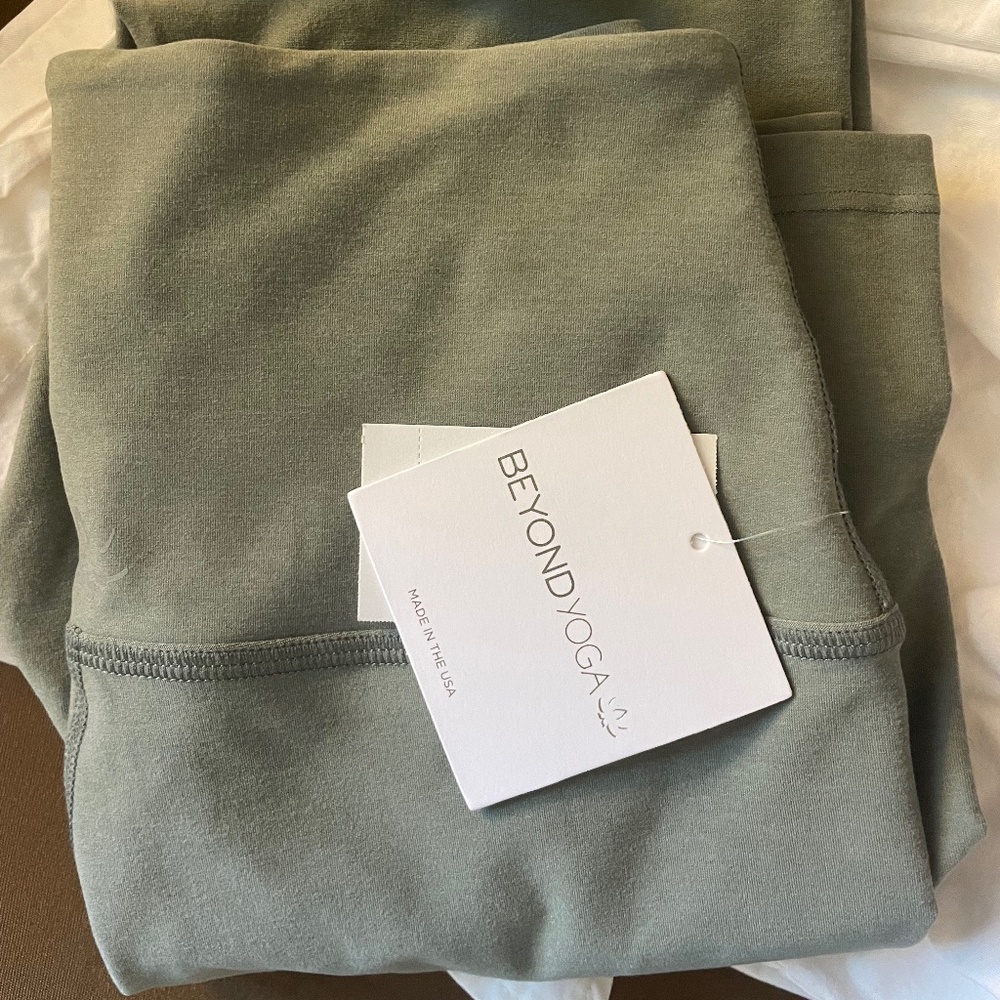 BRAND NEW Beyond Yoga Space Dye Leggings